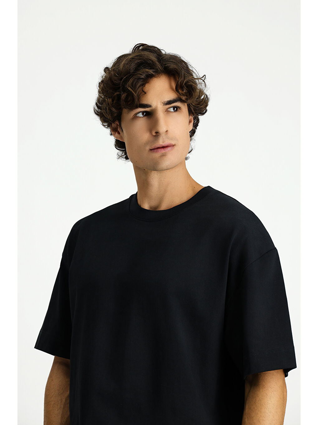 Siyah Bisiklet Yaka Oversize Ekstra Rahat Kesim Pamuk Tişört-2