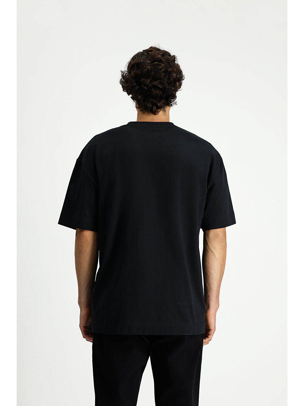 Siyah Bisiklet Yaka Oversize Ekstra Rahat Kesim Pamuk Tişört-4