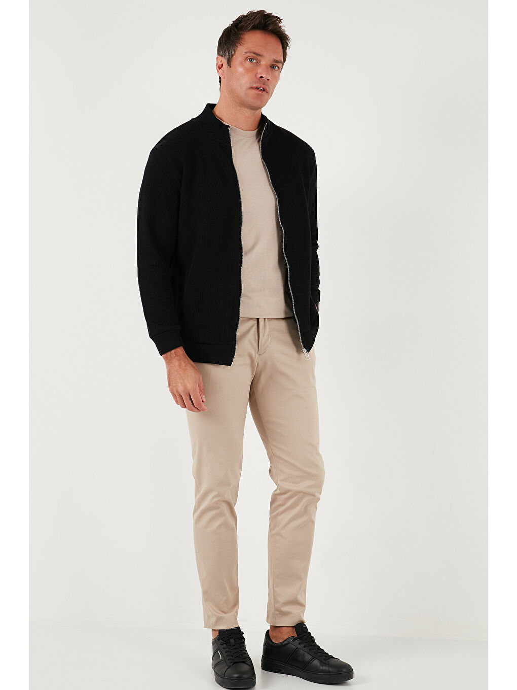 Siyah Pamuklu Relaxed Fit Dik Yaka Fermuarlı Hırka 5901075-1