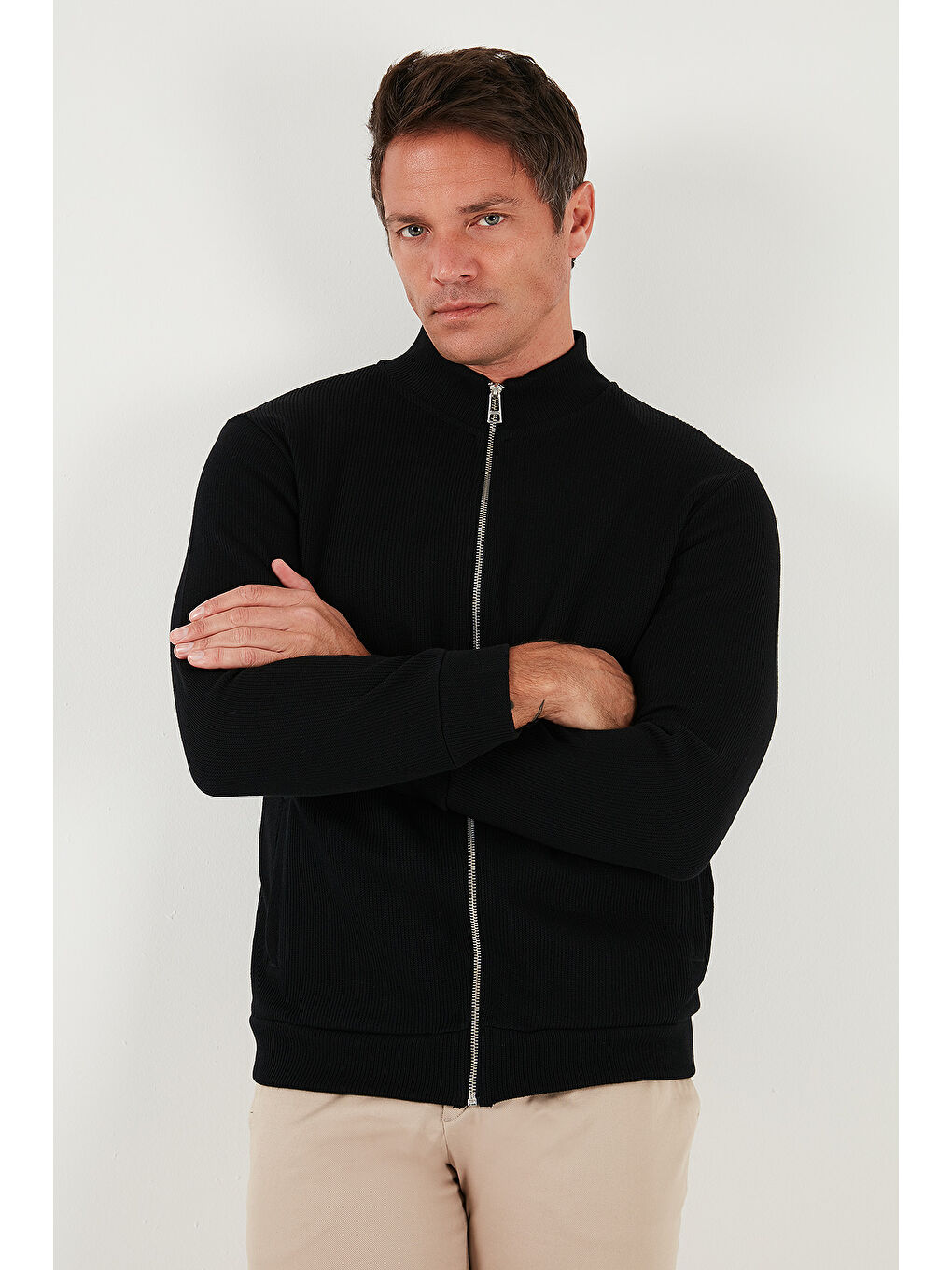 Siyah Pamuklu Relaxed Fit Dik Yaka Fermuarlı Hırka 5901075-3