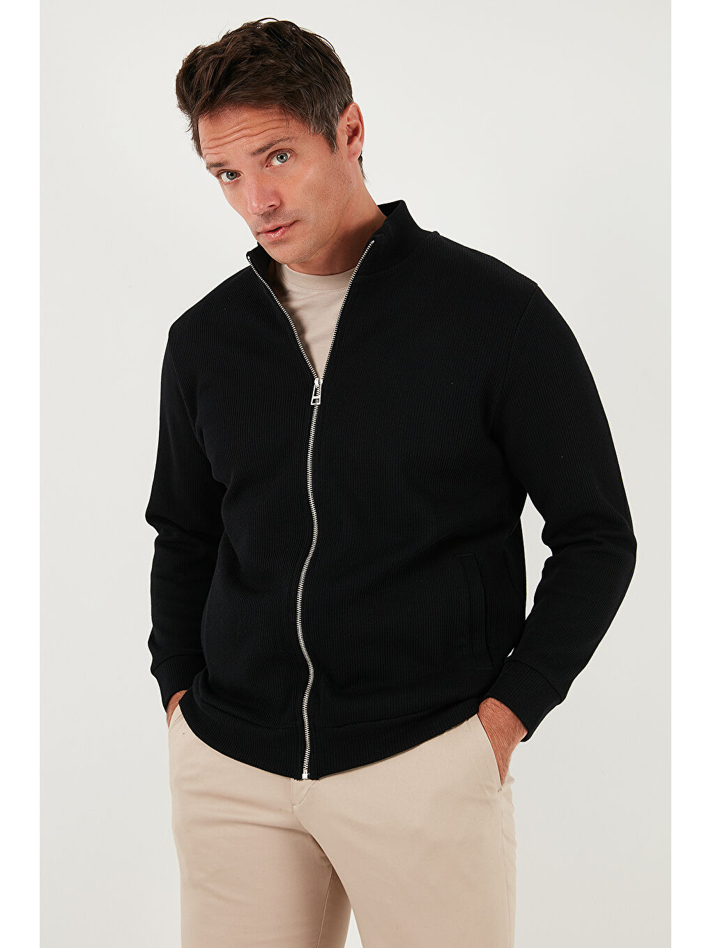 Siyah Pamuklu Relaxed Fit Dik Yaka Fermuarlı Hırka 5901075-4