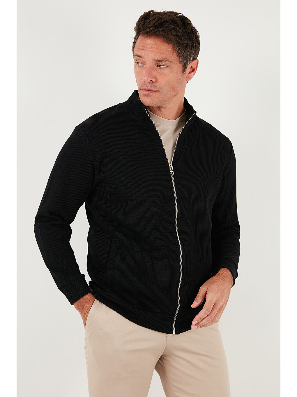 Siyah Pamuklu Relaxed Fit Dik Yaka Fermuarlı Hırka 5901075-5