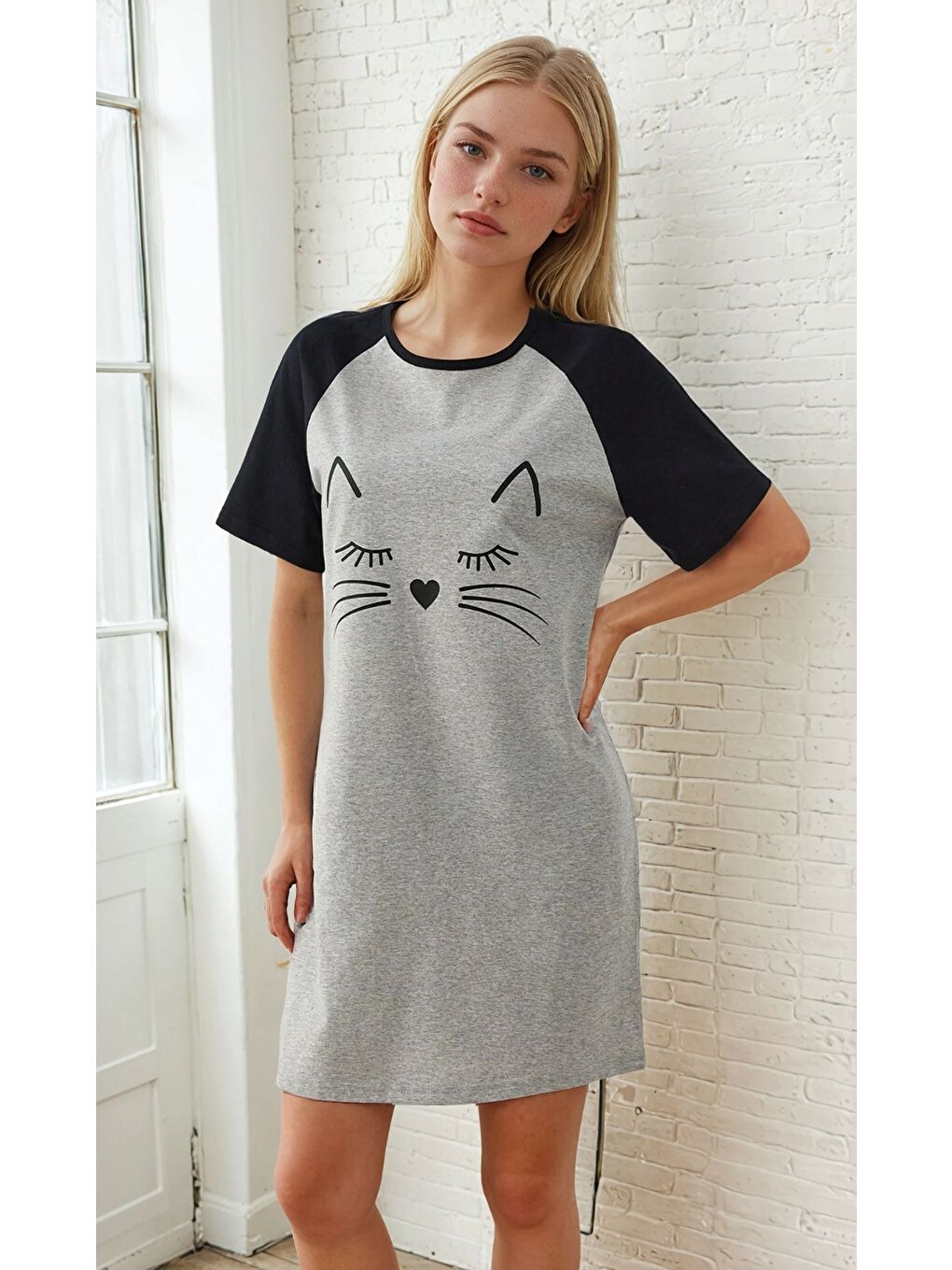 Kedi Surat Baskılı Kısa Kollu Gri Kadın Gecelik