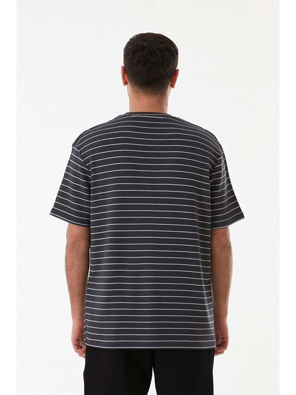 Gri Çizgili Jakarlı Bisiklet Yaka Tişört-1
