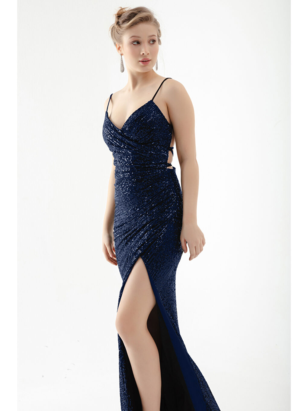 Kadın Lacivert Sırt Dekolteli Payetli Uzun Abiye Elbise-1