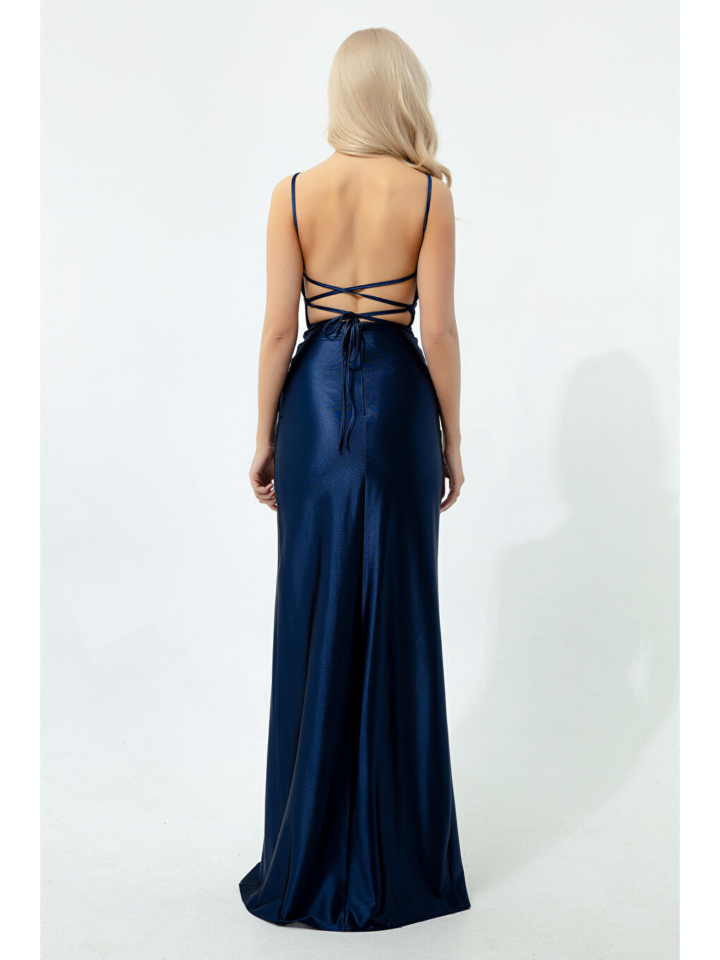 Kadın Lacivert Sırt Dekolteli Yırtmaçlı Uzun Abiye Elbise-4