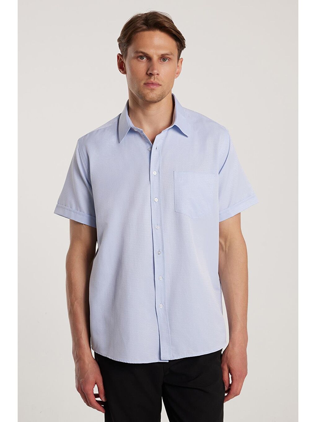 Erkek Regular Fit Klasik Kesim Kısa Kollu Pamuklu Tek Cepli Armürlü Açık Mavi Gömlek-1