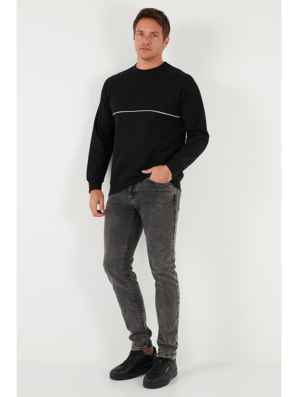 Siyah Pamuklu Şerit Detaylı Relaxed Fit Bisiklet Yaka Sweat 5901227-1