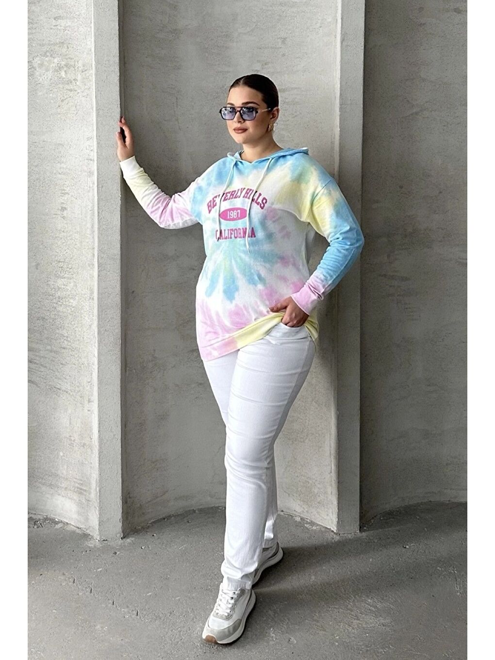 Karışık Büyük Beden Batik Desenli Kapüşonlu Baskılı İnce Sweatshirt 303144