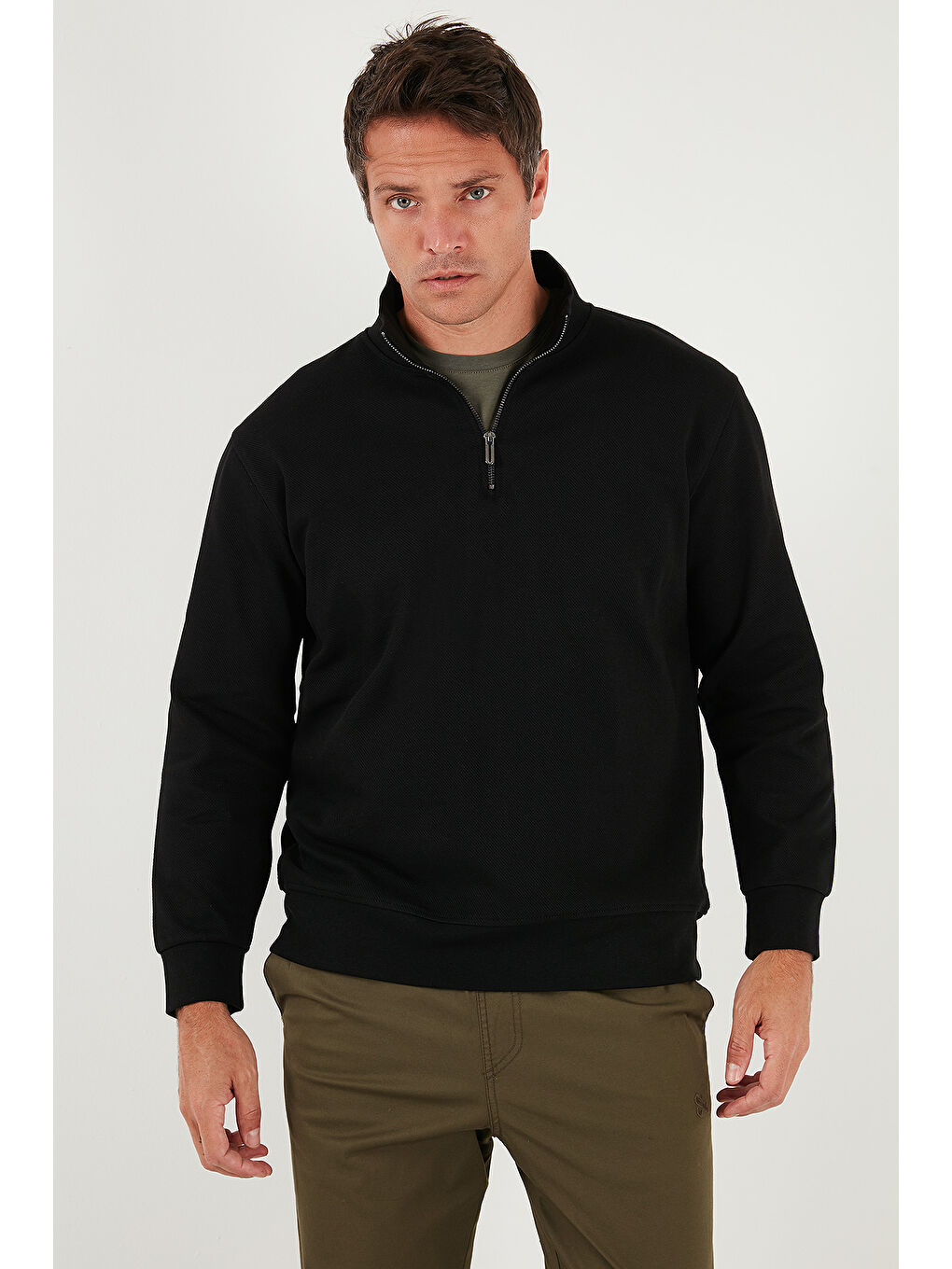 Siyah Pamuklu Regular Fit Yarım Fermuarlı Dik Yaka Sweat 5905470-4