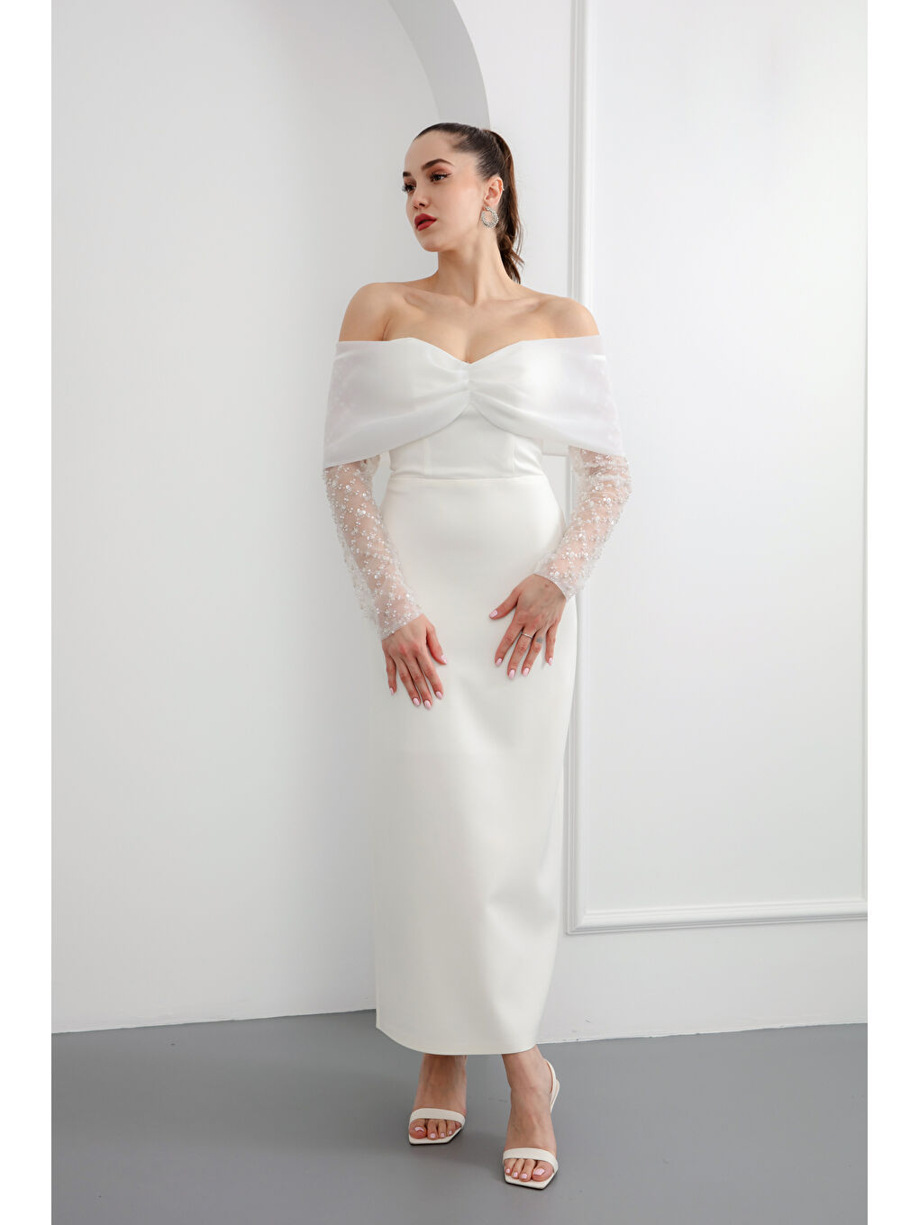 Kadın Beyaz Kol Detaylı Fiyonklu Söz Nişan Nikah Abiye Elbise-1
