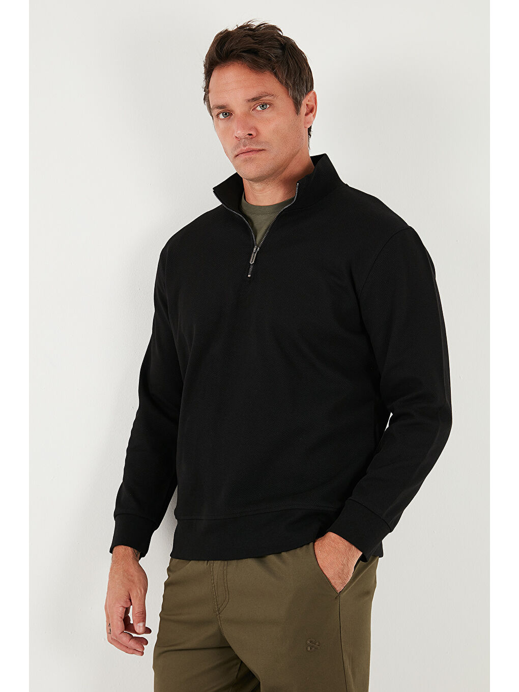 Siyah Pamuklu Regular Fit Yarım Fermuarlı Dik Yaka Sweat 5905470-5