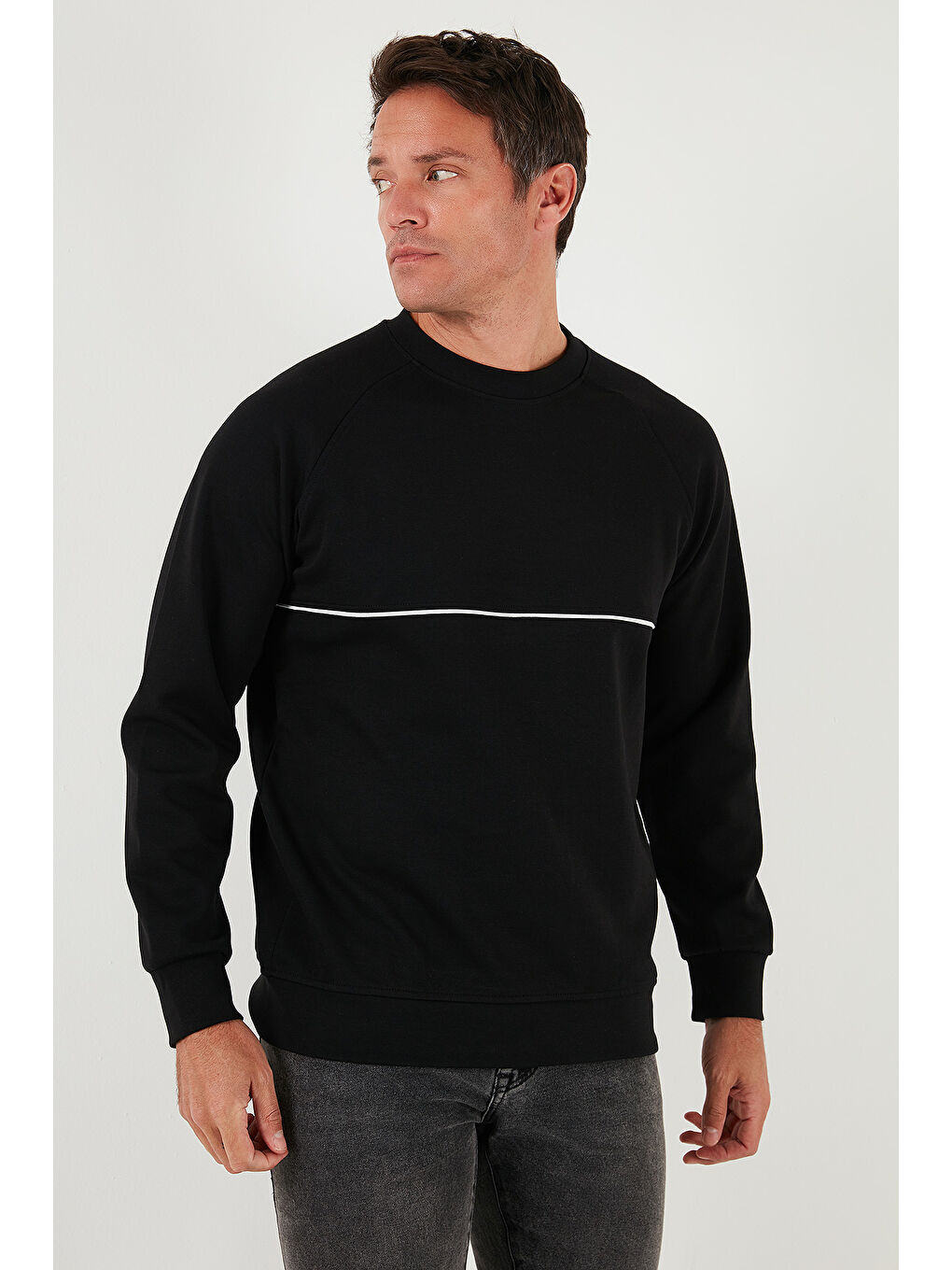 Siyah Pamuklu Şerit Detaylı Relaxed Fit Bisiklet Yaka Sweat 5901227-4