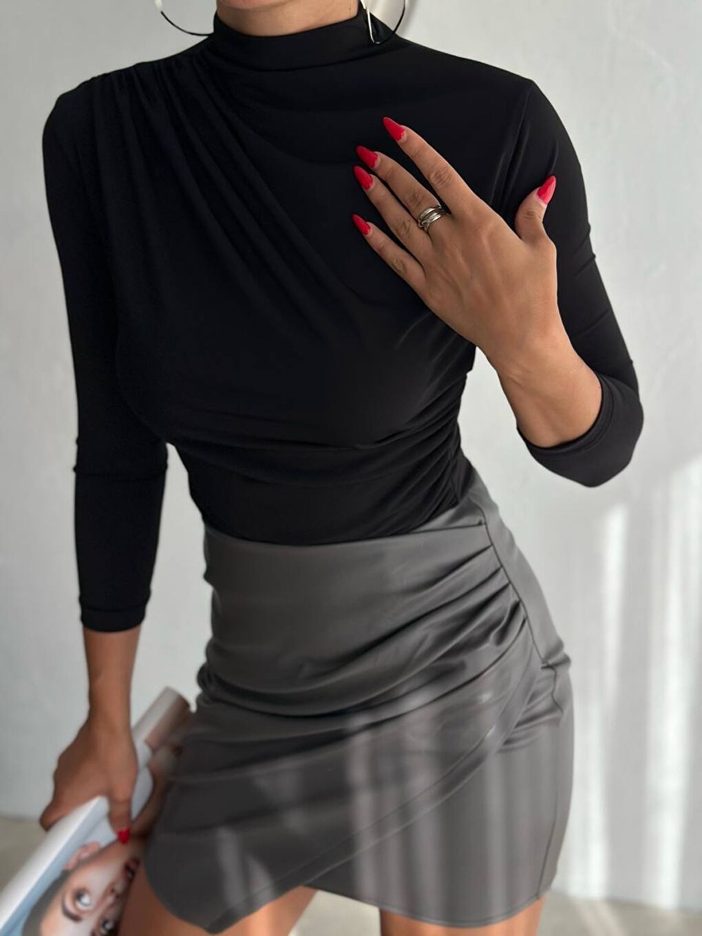 Yarım Balıkçı Siyah Sandy Bluz-1