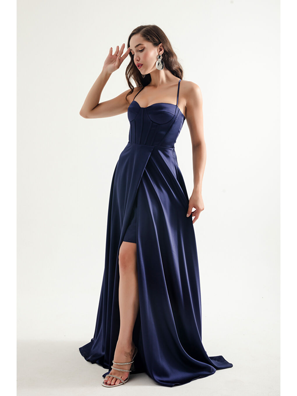 Kadın Lacivert Askılı Uzun Saten Abiye Elbise