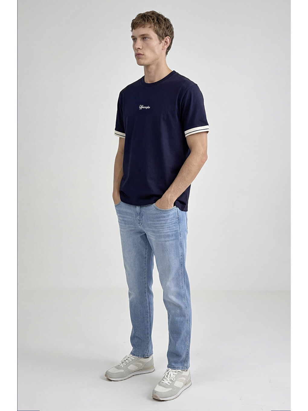 Lacivert %100 Pamuk Relaxed Fit Rahat Kesim Bisiklet Yaka Logo Detaylı Tişört-3
