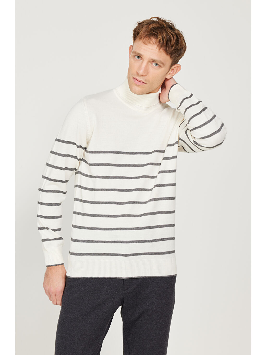 Erkek Ekru-Gri Standart Fit Normal Kesim Tam Balıkçı Yaka Triko Kazak