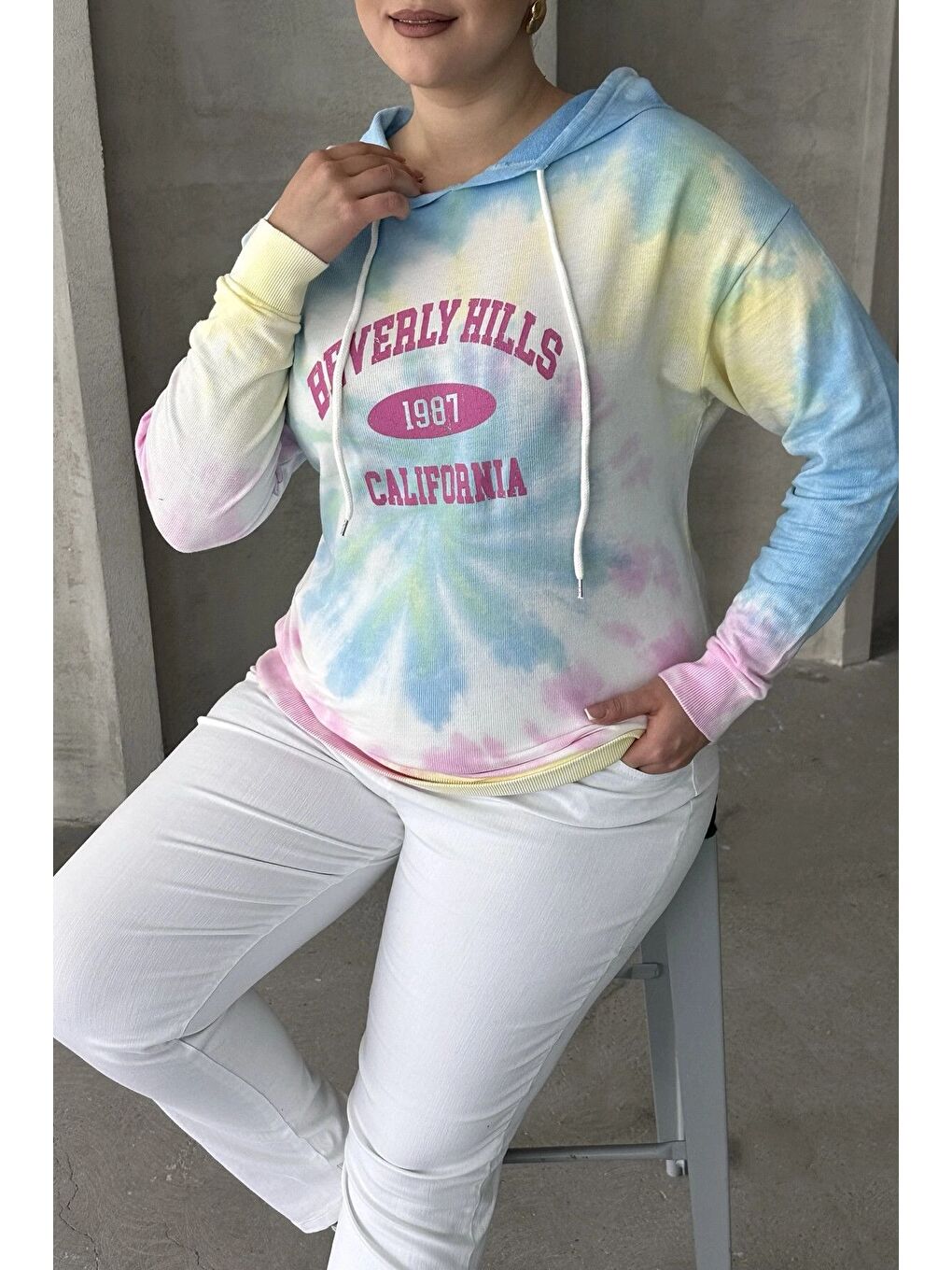 Karışık Büyük Beden Batik Desenli Kapüşonlu Baskılı İnce Sweatshirt 303144-6