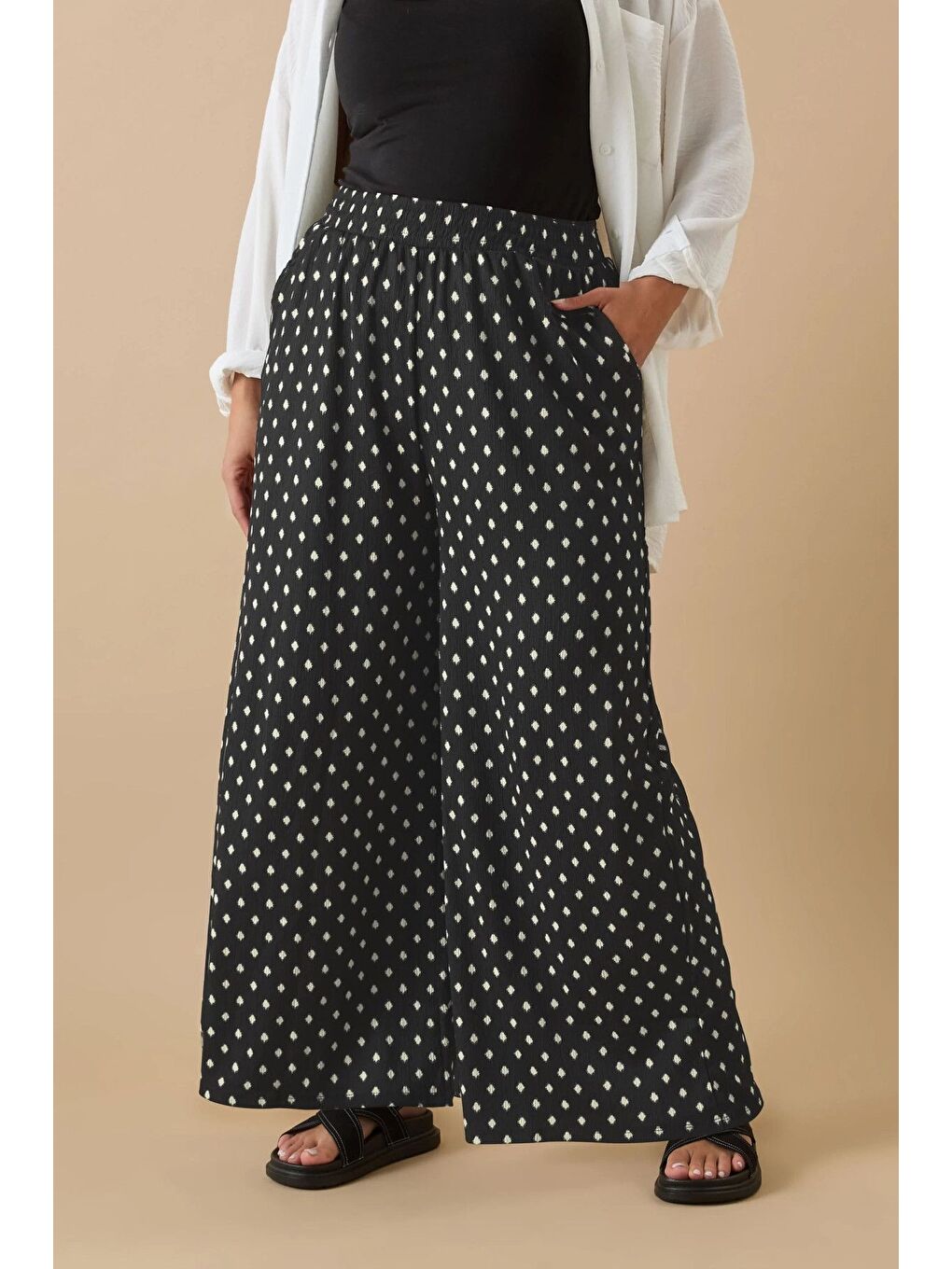 Siyah Büyük Beden Beli Lastikli Bol Paça Desenli Cepli Pantolon 303710-1