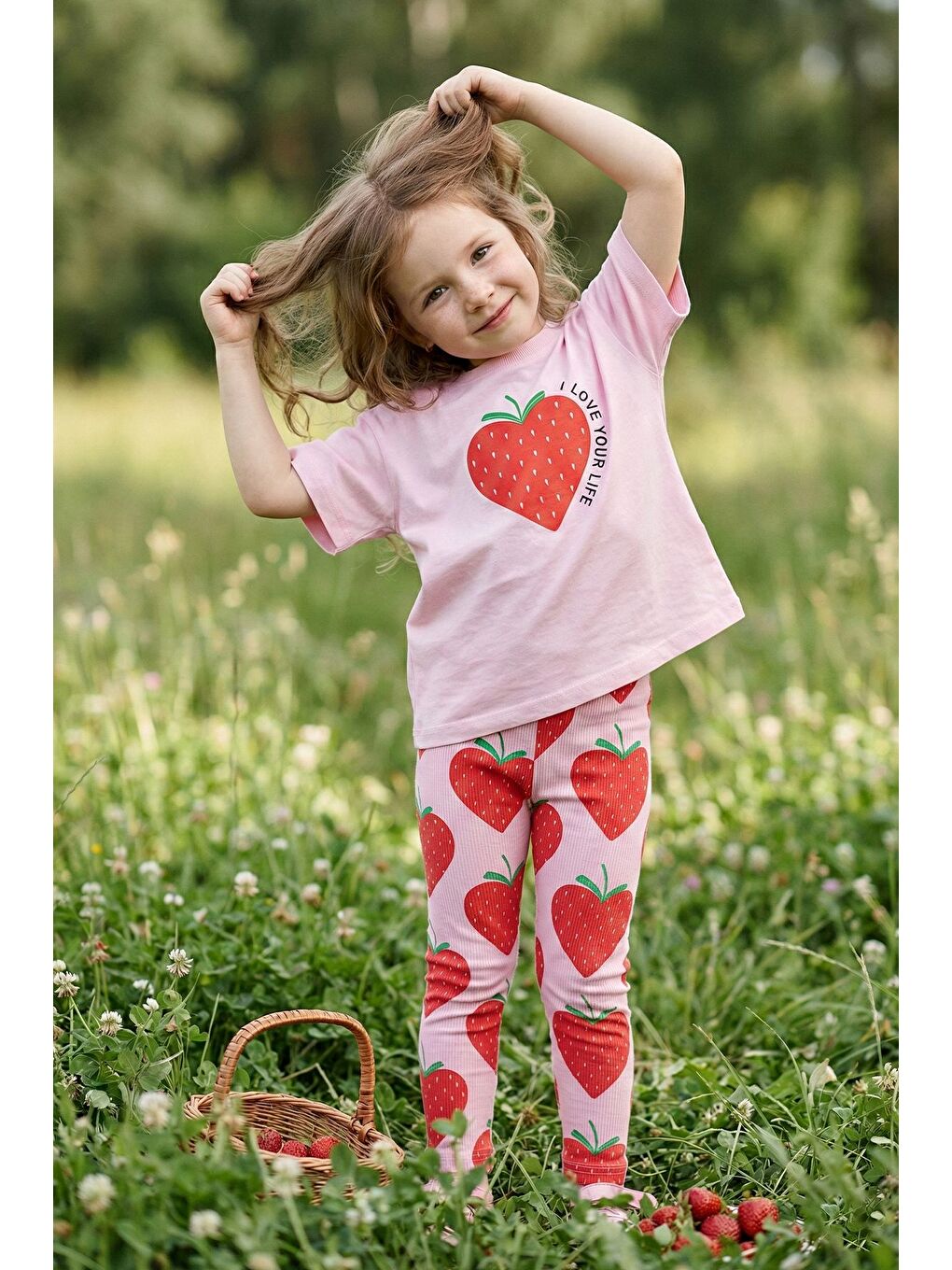Strawberry Love Baskılı Kız Çocuk Tayt Takım – Pembe Çilek Desenli-2