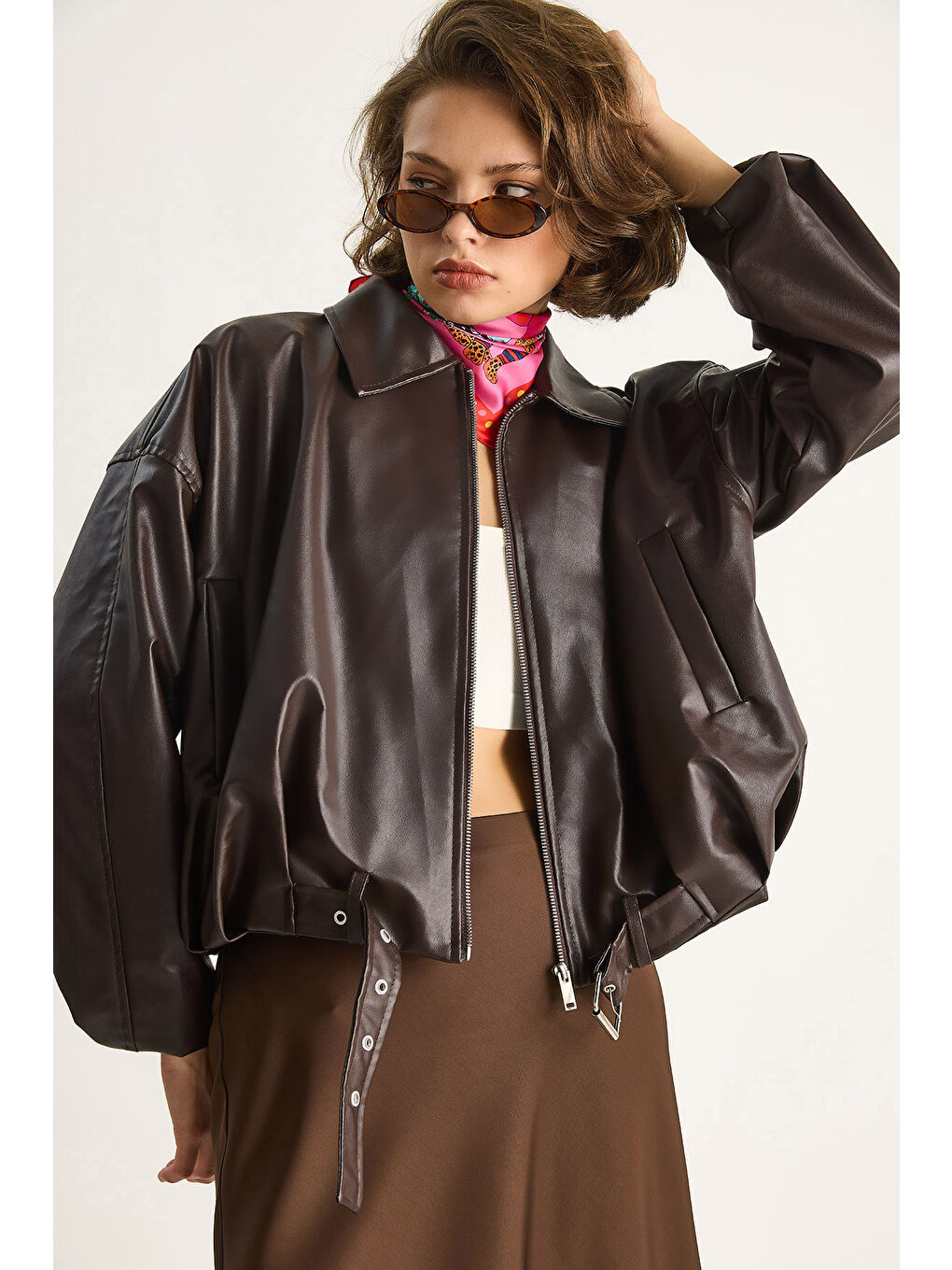 Kahverengi Kadın Oversize Tokalı Deri Ceket-4