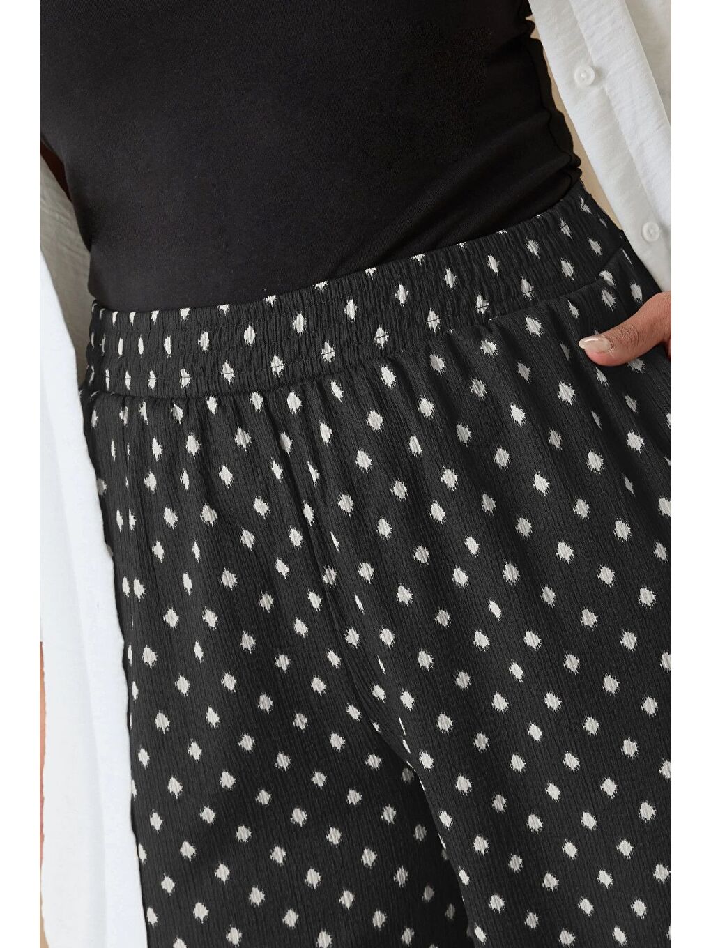 Siyah Büyük Beden Beli Lastikli Bol Paça Desenli Cepli Pantolon 303710-3