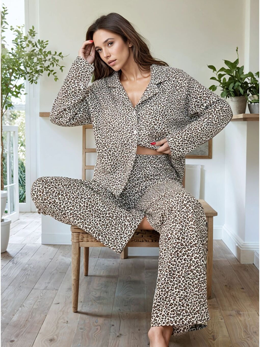 Kahverengi Leopar Desenli Düğmeli Pijama Takımı