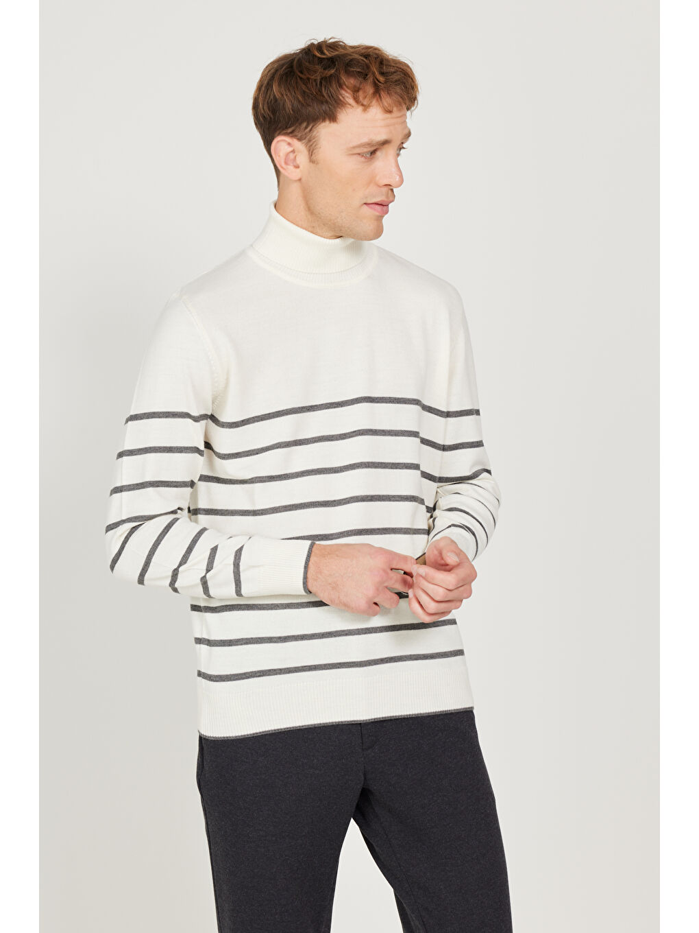 Erkek Ekru-Gri Standart Fit Normal Kesim Tam Balıkçı Yaka Triko Kazak-2