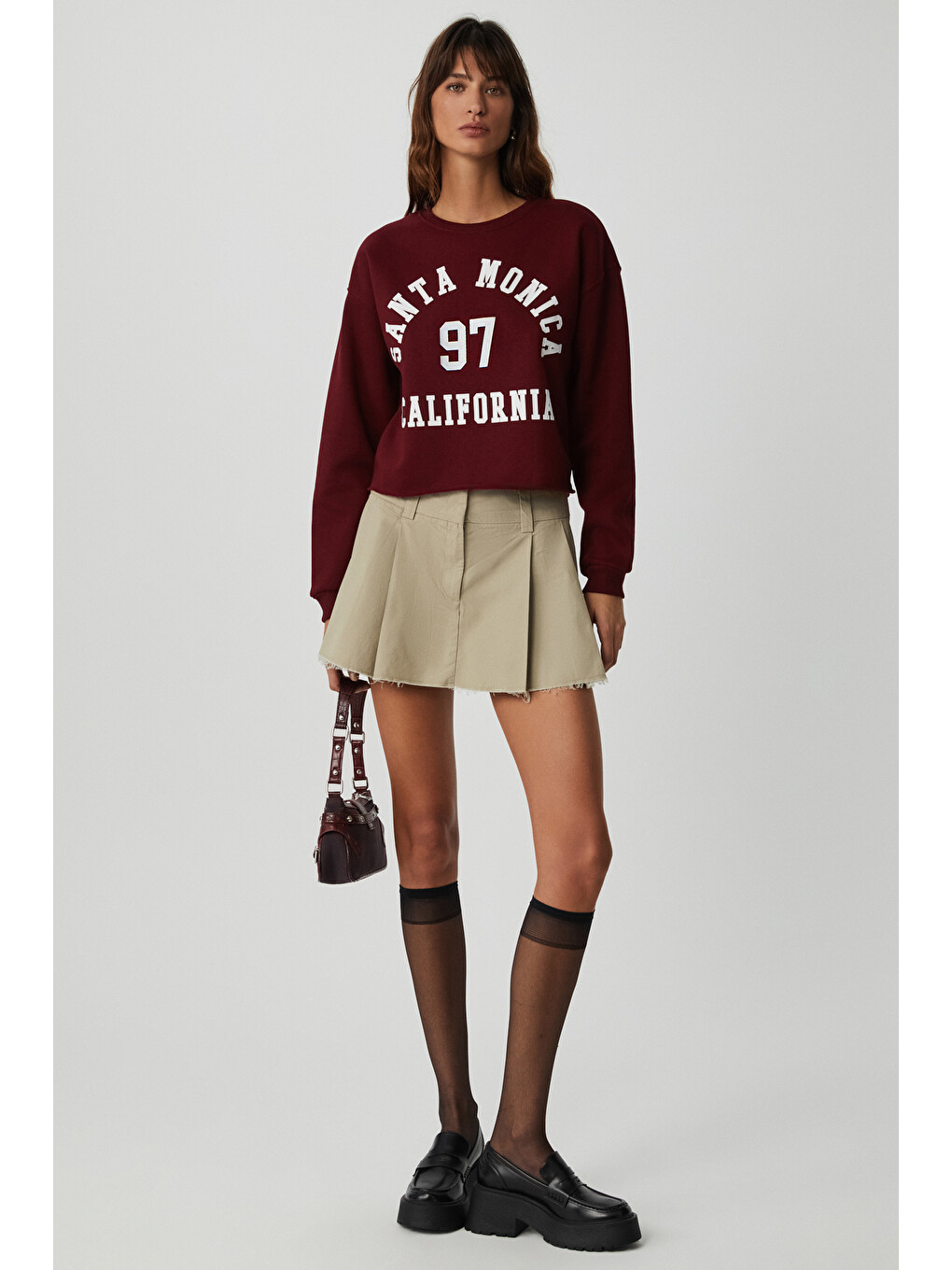 Jaelyn Kadın Uzun Kollu Yuvarlak Yaka Önü Baskılı Düşük Omuz Kısa Bordo Sweatshirt-3