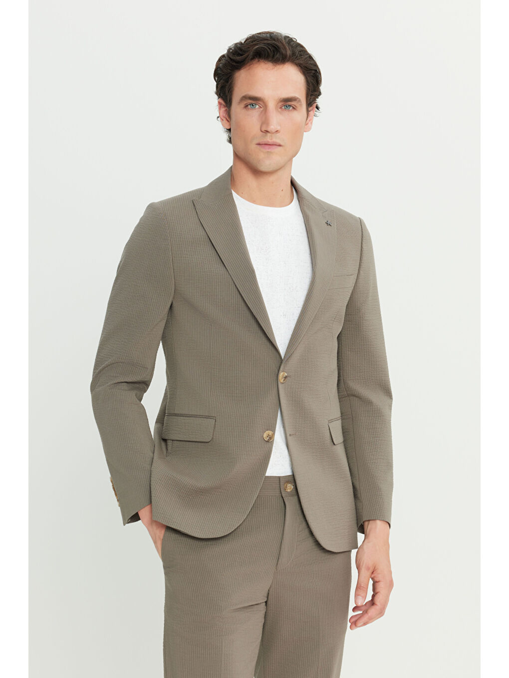 Bej Erkek Vizon Pamuklu Slim Fit Dar Kesim Kırlangıç Yaka Kapak Cepli Çizgili Esnek Takım Elbise