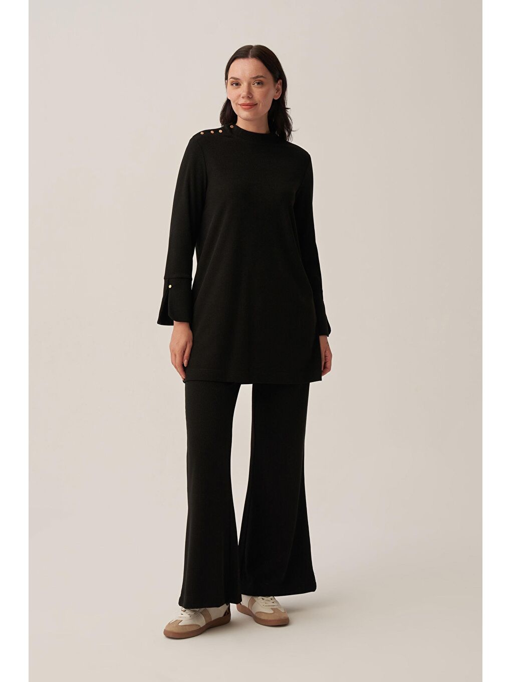 Siyah-Pilise Detaylı Pantolonlu Takım-1