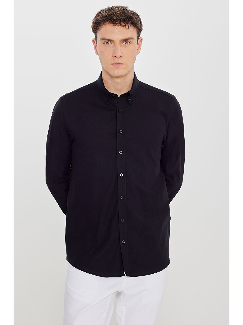Erkek Siyah Pamuklu Slim Fit Dar Kesim Düğmeli Yaka Gömlek-2