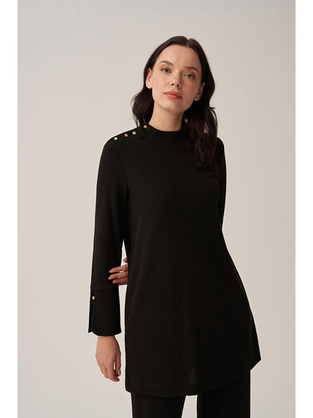 Siyah-Pilise Detaylı Pantolonlu Takım-4