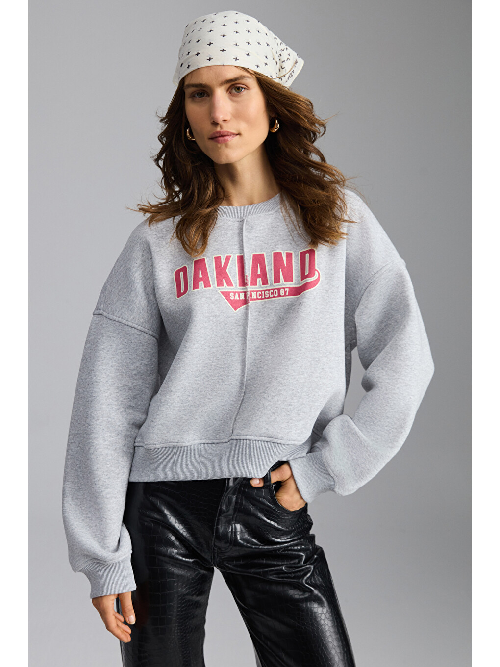 Daleska Kadın Organik Pamuklu Yumuşacık Önü Kesikli Baskılı Yuvarlak Yaka Gri Melanj Sweatshirt