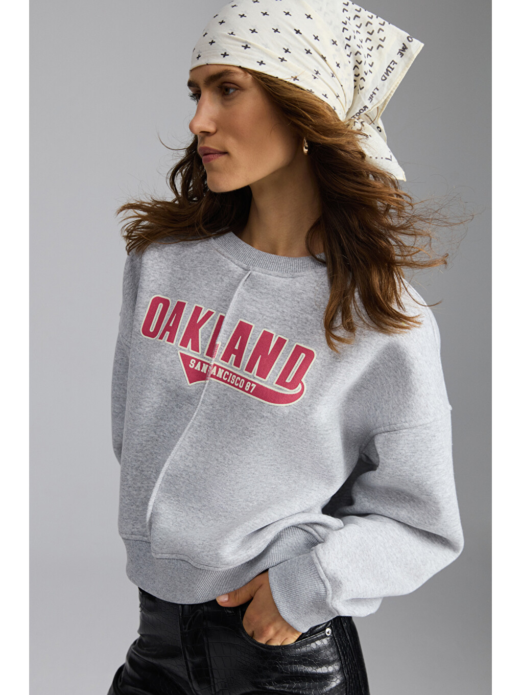 Daleska Kadın Organik Pamuklu Yumuşacık Önü Kesikli Baskılı Yuvarlak Yaka Gri Melanj Sweatshirt-1