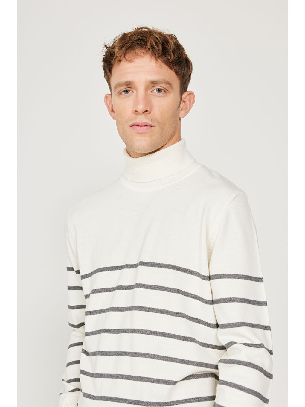 Erkek Ekru-Gri Standart Fit Normal Kesim Tam Balıkçı Yaka Triko Kazak-5