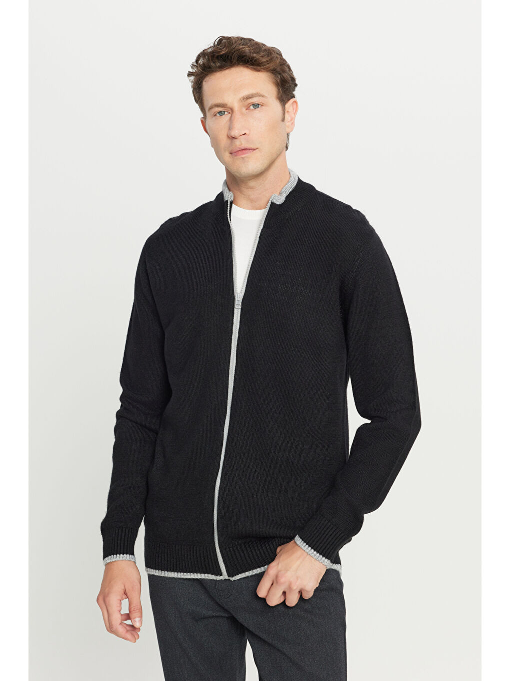 Erkek Siyah Standart Fit Normal Kesim Dik Yaka Triko Hırka-2