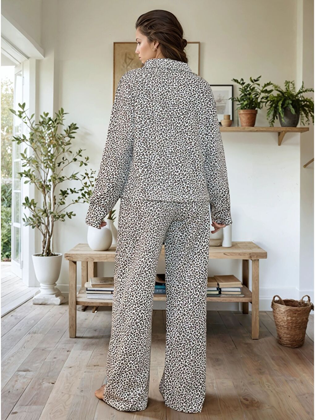 Kahverengi Leopar Desenli Düğmeli Pijama Takımı-2