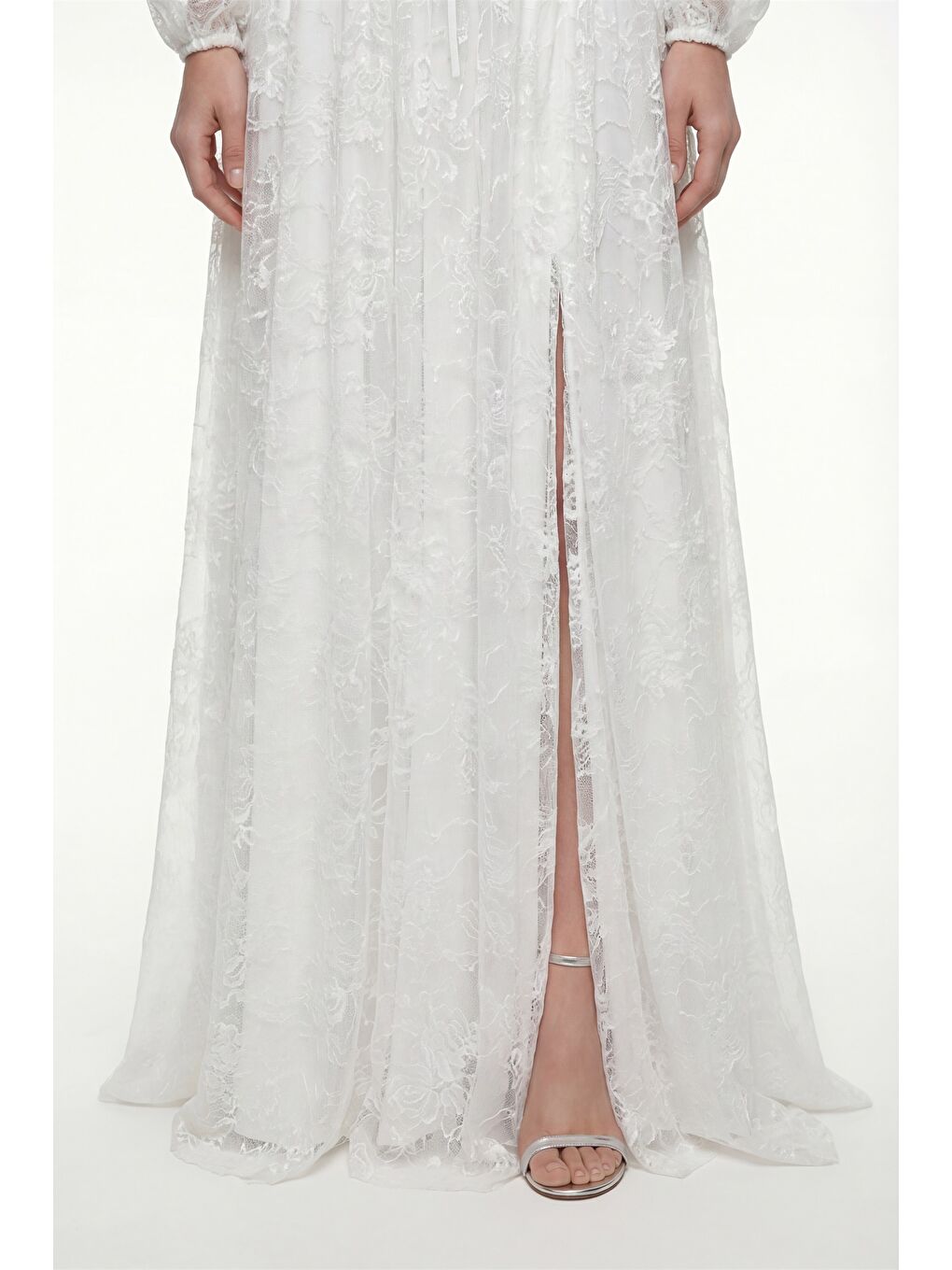 Kadın Beyaz Dar Kalıp Uzun Kol Bacak Dekolteli Dantelli Abiye Elbise-3