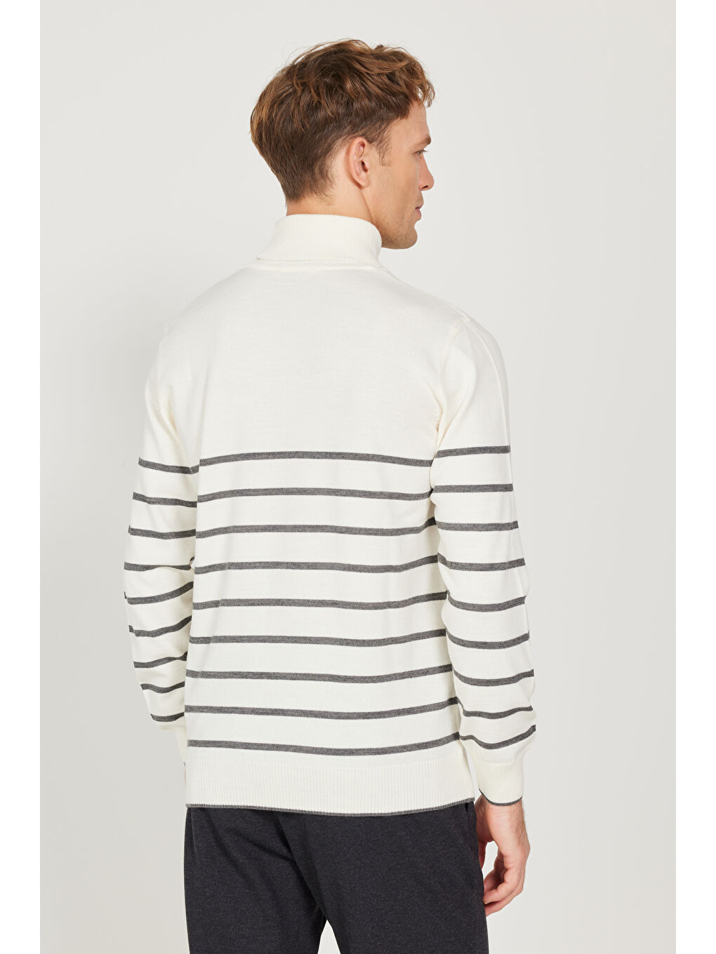 Erkek Ekru-Gri Standart Fit Normal Kesim Tam Balıkçı Yaka Triko Kazak-6