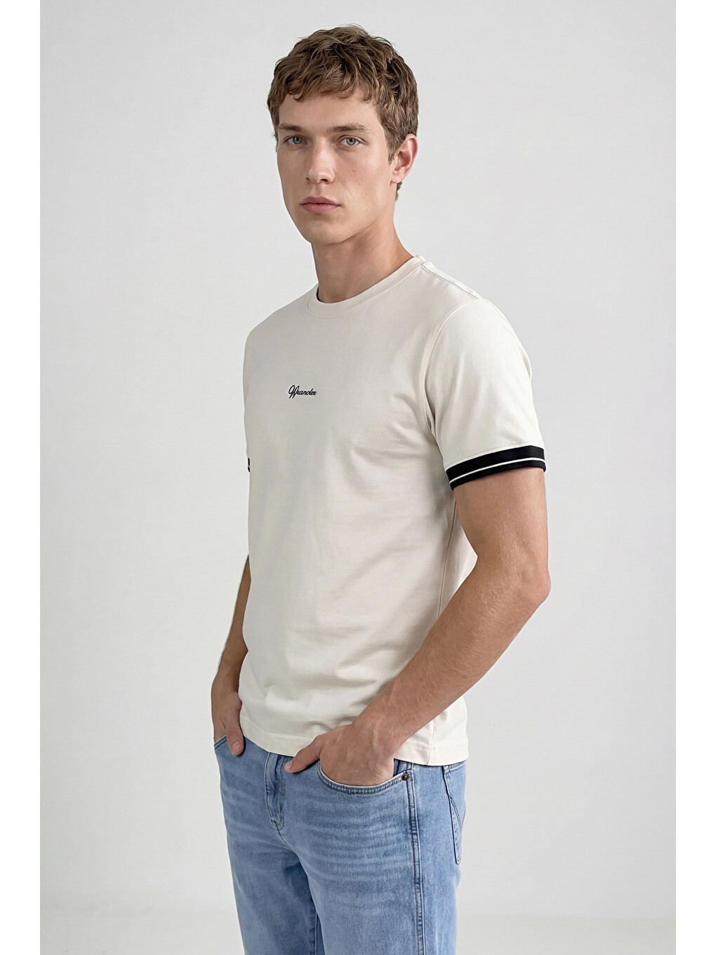Bej %100 Pamuk Relaxed Fit Rahat Kesim Bisiklet Yaka Logo Detaylı Tişört