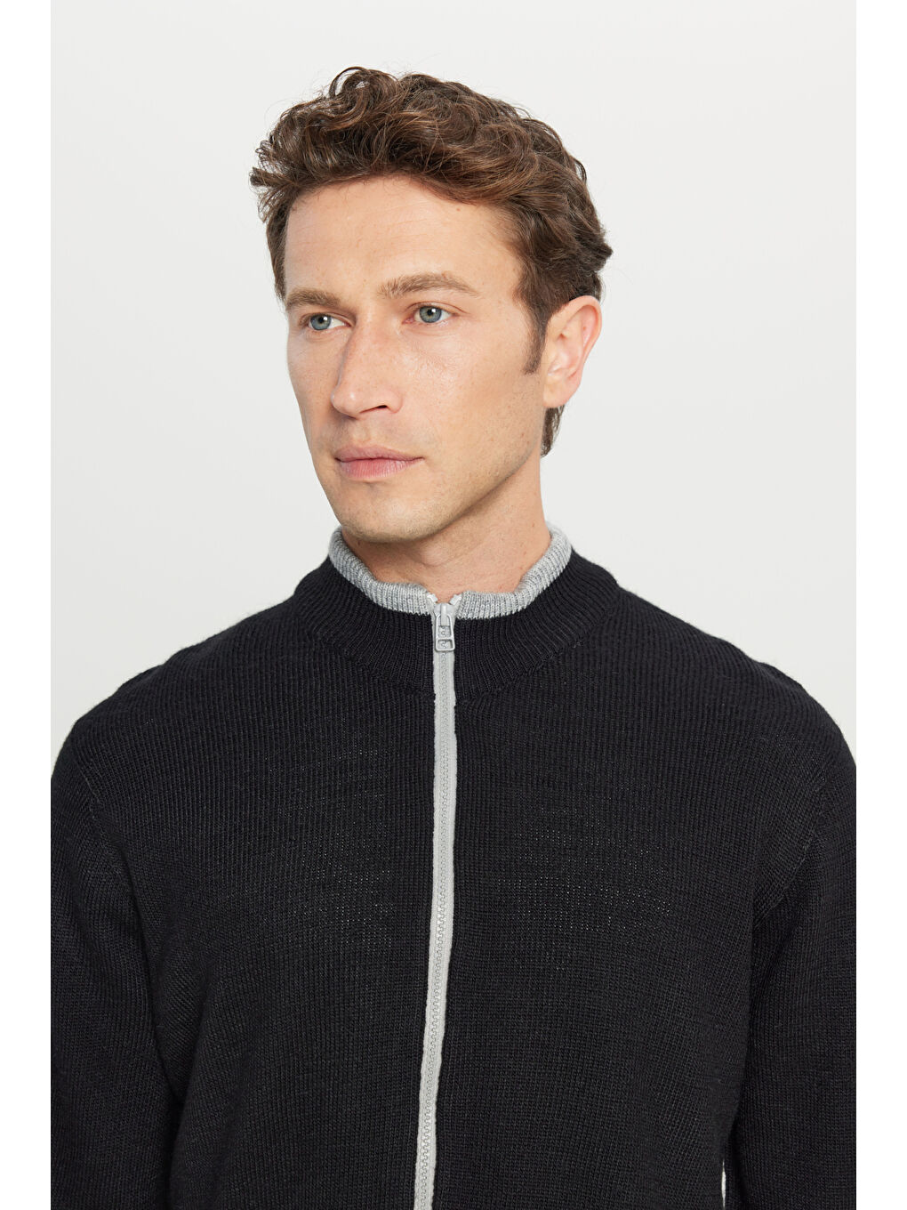 Erkek Siyah Standart Fit Normal Kesim Dik Yaka Triko Hırka-3