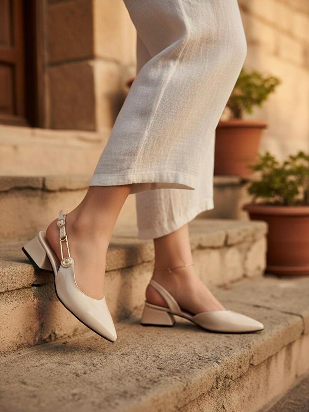 Kadın Aden Bej Rugan Gold Tokalı Alçak Taban Kısa Topuklu Günlük Klasik Ayakkabı-3