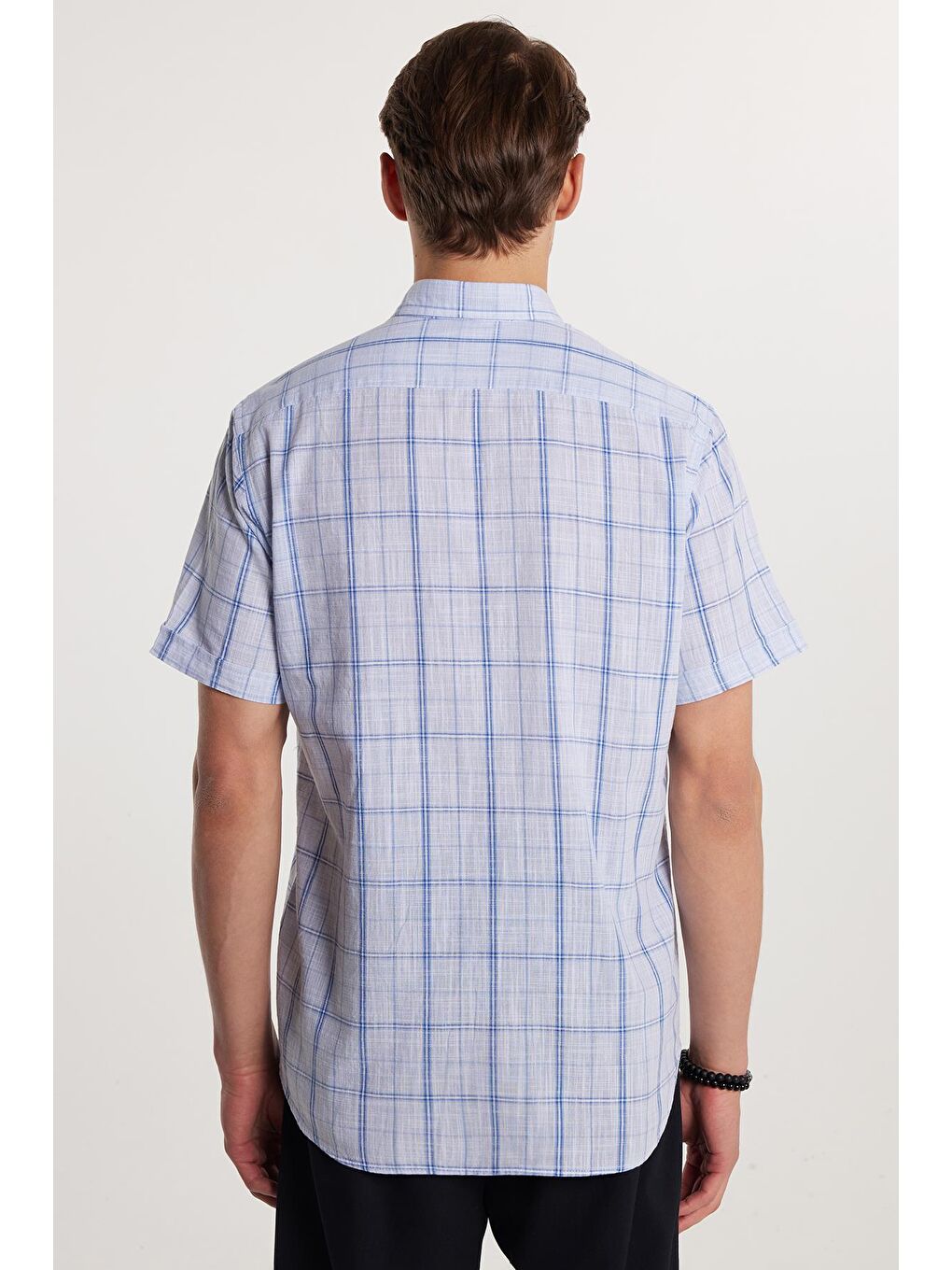 Beyaz Erkek Regular Fit Klasik Kesim %100 Pamuk Keten Doku Tek Cepli Kareli Kısa Kollu Düğmeli Yaka Gömlek-4