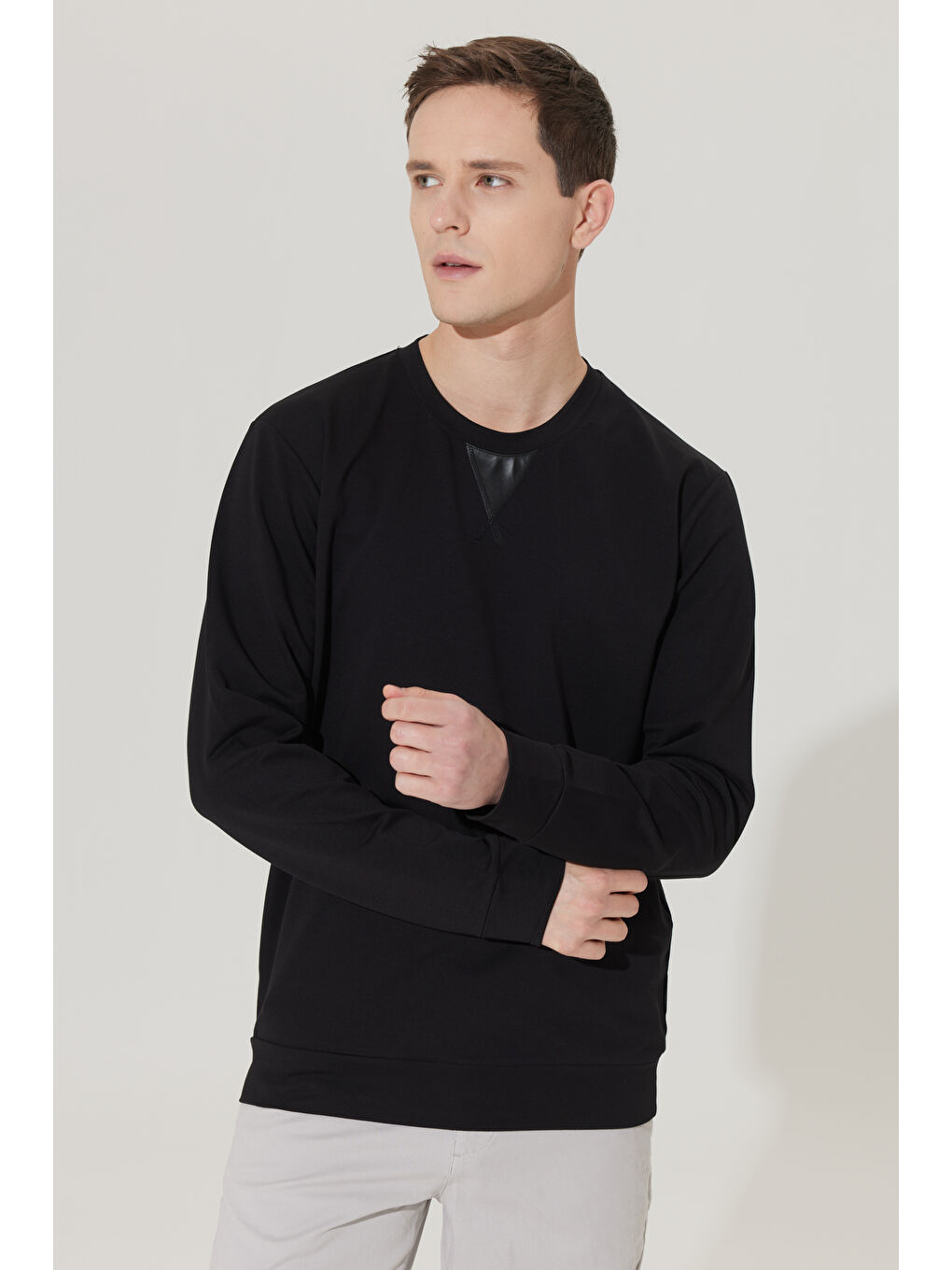 Erkek Siyah Standart Fit Normal Kesim Bisiklet Yaka Sweatshirt