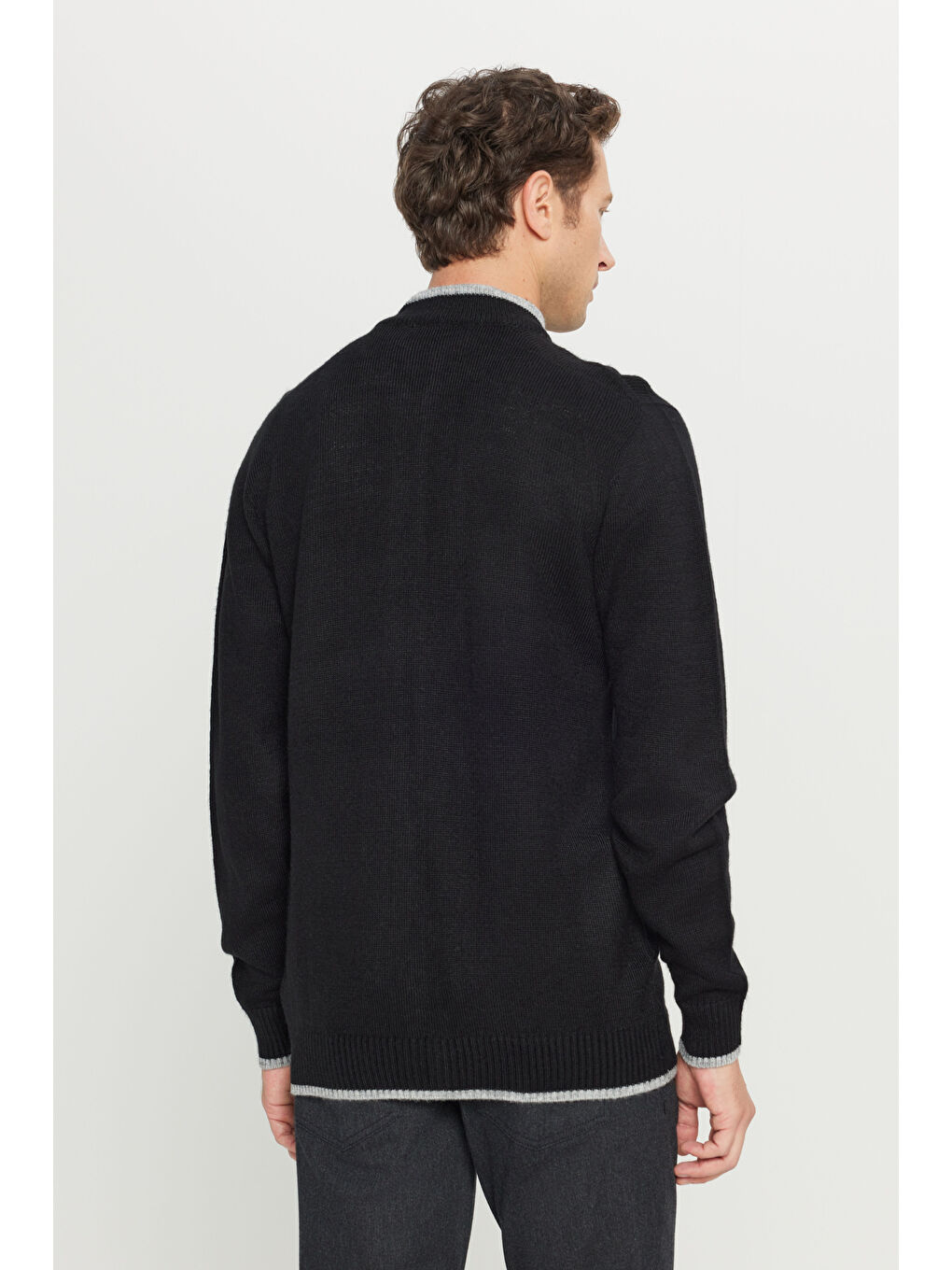 Erkek Siyah Standart Fit Normal Kesim Dik Yaka Triko Hırka-4