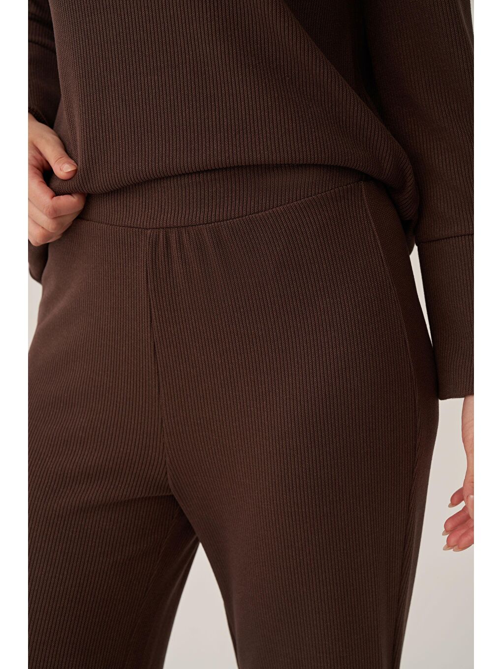 Kahverengi Kahve-Pilise Detaylı Pantolonlu Takım-4