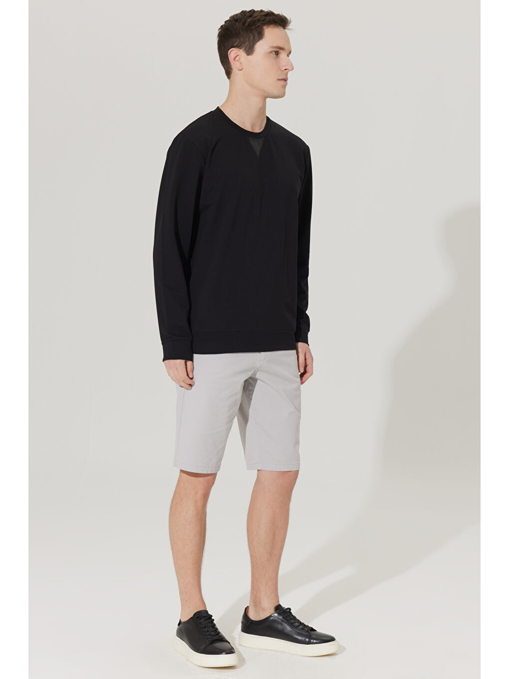 Erkek Siyah Standart Fit Normal Kesim Bisiklet Yaka Sweatshirt-2