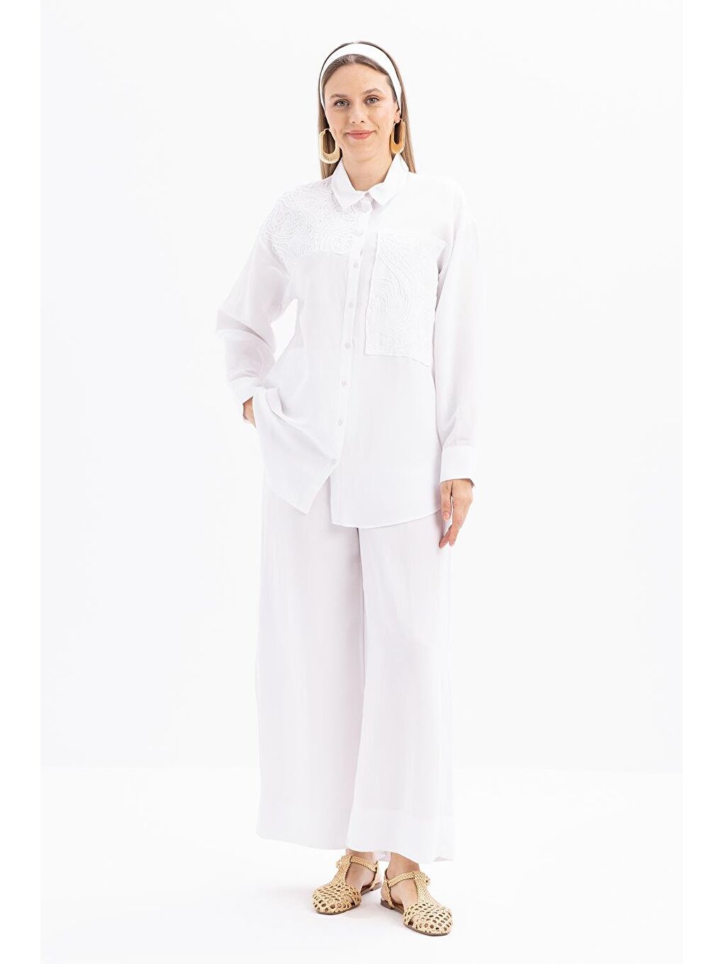 Beyaz-Nakış Detaylı Keten Pantolonlu Takım
