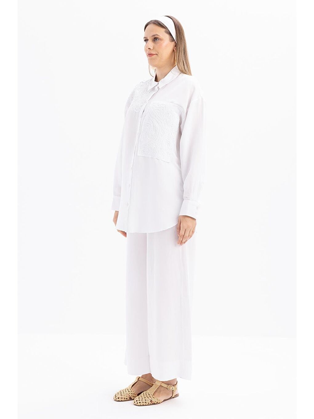 Beyaz-Nakış Detaylı Keten Pantolonlu Takım-2